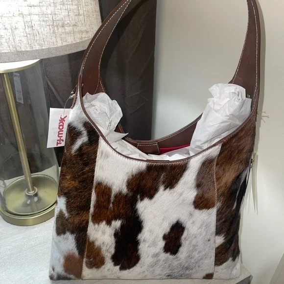 Cavalcanti Cowhide Purse - Picture 4 of 4